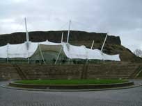The "Dynamic Earth" building - www.countrybagging.com